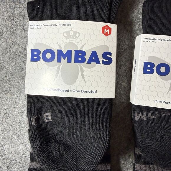 NEW Bombas Black Crew Socks Medium 2 Pairs NWT - Picture 2 of 10